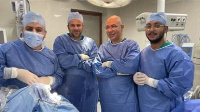 أول عمليتين جراحتين لطفلين بعد تشغيل وحدة مناظير المخ بمستشفيات جامعة بني سويف
