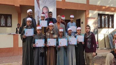 معهد بنين الحلفاية بحرى في قنا يكرم ٢٠ طالب لتفوقهم فى الفصل الدراسي الأول