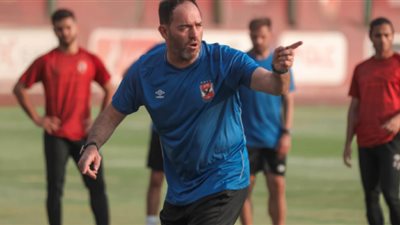 بند مفاجئ في عقد سواريش يسمح للاهلي بإقالته بعد شهرين