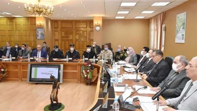 محافظ الشرقية يُشيد بمعدلات الإنجاز في ملف تقنين أراضي أملاك الدولة