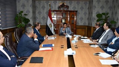 وزير الرياضة يتابع ترتيبات معرض 