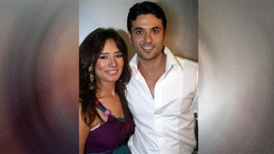 ابن أحمد عز وزينة.. صورة متداولة تثبت نسب الطفل (شاهد)