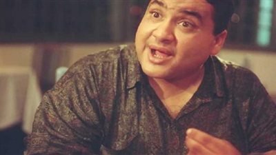 أسرة علاء ولي الدين تكشف كواليس وفاته: فوجئنا به ملقى من فوق السرير (فيديو)