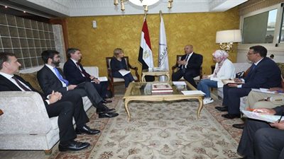 الوزير يبحث مع بنك الاستثمار الأوروبي التعاون المستقبلي في مجالات النقل الأخضر المستدام