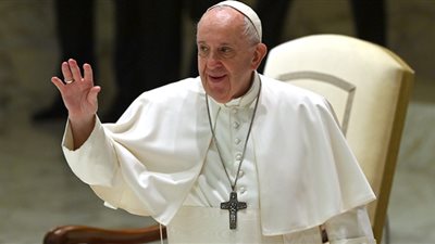 بابا الفاتيكان يعرب عن قلقه إزاء الوضع في أوكرانيا