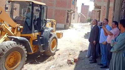 إزالة حالتي بناء مخالف بمركز ناصر في بني سويف