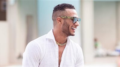 (فيديو) لن تصدق سعره.. محمد رمضان يغسل أسنانه بمعجون من الذهب عيار 24