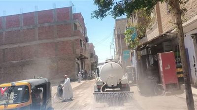 تمهيد وإصلاح الشوارع الرئيسية والطرق بمنطقة شرق ة دشنا في قنا