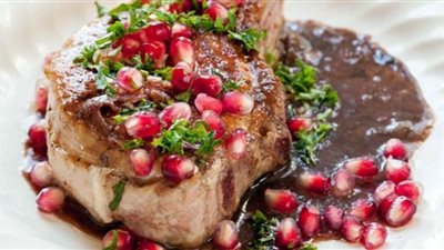 جدّدي سفرتك في العيد.. طريقة عمل موزة بدبس الرمان