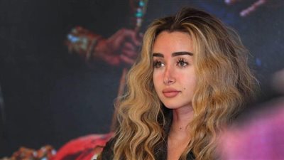 تفريغ كاميرات المراقبة في اتهام عامل بالتحرش بشقيقة هنا الزاهد