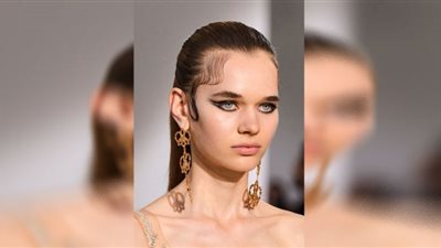 استوحى تصفيفة شعرك في العيد من عارضات أزياء أسبوع الهوت كوتور في باريس