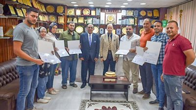 وكيل الصحة بالشرقية يكرم إدارة الطب الوقائي ووحدة الوبائيات والترصد لجهودهم