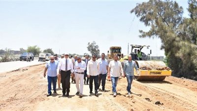 محافظ الشرقية يتفقد تغطية ورصف طريق أبو حاكم بتكلفة 50 مليون جنيه