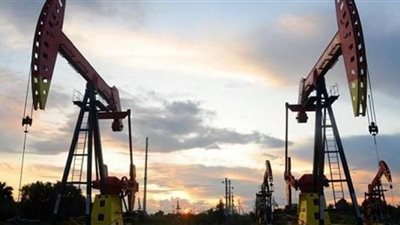 برميل النفط يتخطى 100 دولار للمرة الأولى منذ 7 سنوات