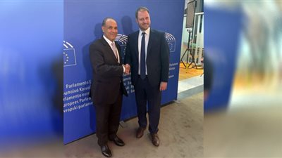 سفير مصر ببروكسل يبحث مع نواب البرلمان الأوروبي تعزيز التعاون المشترك