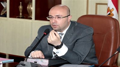 محافظ بني سويف يناقش تقرير الربع سنوي للتفتيش على مستوى الخدمات والأداء التنفيذي بالوحدات الحكومية والخدمية