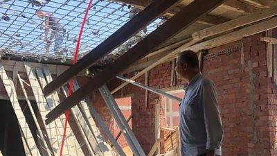 إزالة الدور السابع علوى لعقار مخالف بمدينة المنصورة