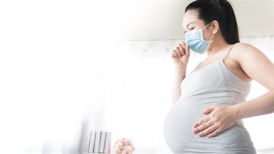 هل يُعرض كورونا الحامل وجنينها الى مخاطر ما بعد الولادة؟.. دراسة تحسم الجدل