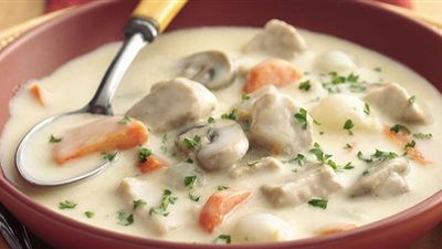 طريقة عمل شوربة اللحم بالكريمة.. جددي سفرتك في العيد