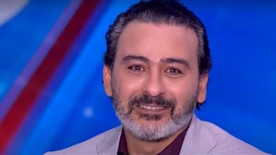 صلاح عبدالله يتسبب في بكاء أحمد عزمي على الهواء| كواليس دخوله للسجن (فيديو)