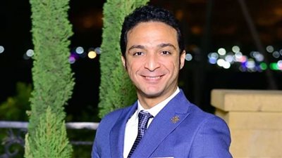 جامعة أمريكية تمنح رئيس قسم الجرافيك بجامعة الأقصر الدكتوراة الفخرية