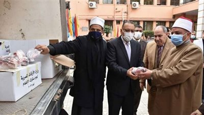 محافظ الشرقية يشيد بجهود الأوقاف في تنفيذ مشروع صكوك الإطعام لتوفير اللحوم