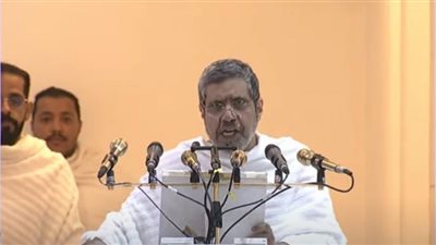 خطيب عرفة: منازلة الجهلاء تُعلّي ذكرهم وتُنجح مخططاتهم