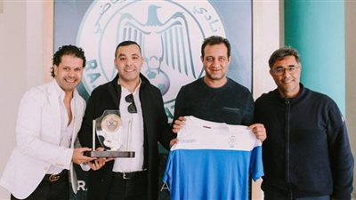 الزمالك يُهدي درعًا لنادى الرجاء المغربي