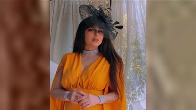 شاهد| أسما شريف منير تستقبل العيد بفستان مكشوف وتسريحة الراستا