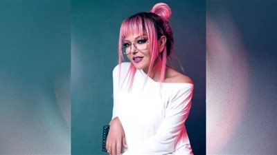 بالبدلة.. سميرة سعيد تشبه مايكل جاكسون والجمهور يعلق