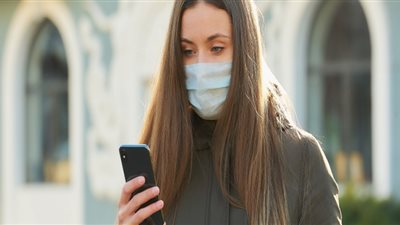 هل يمكن فتح هاتف iPhone بارتداء الكمامة