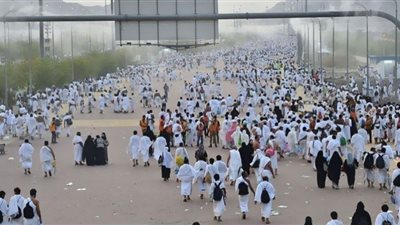 الإفتاء توضح حكم الدفع من مزدلفة قبل منتصف الليل