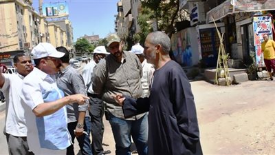 محافظ أسوان يوقع غرامة 10 الآف جنيه على مواطن لتربية الماشية بالشارع
