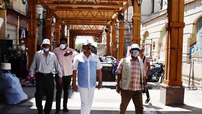 محافظ أسوان يوقع غرامة 100 الآف جنيه على محل عطارة