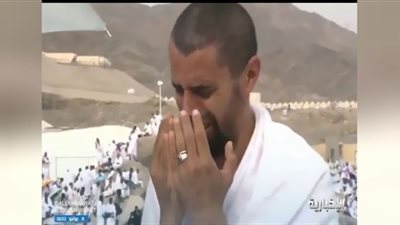 دموع الحجاج تغسل جبل عرفات قبل النفرة إلى مزدلفة (شاهد)