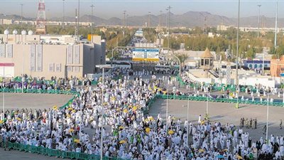 الحجاج ينتهون من الوقوف على عرفات