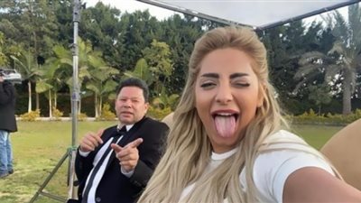عايز يقفلي القناة| مي حلمي تكشف أجر رضا عبد العال للظهور معها