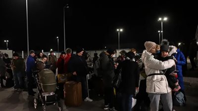 وصول دفعات من المصريين بأوكرانيا إلى رومانيا وتسيير 3 رحلات مباشرة أسبوعيًا للقاهرة