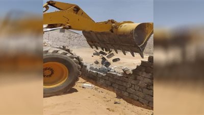 إزالة أسوار بالدبش الأبيض بمركز بلبيس