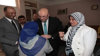 محافظ بني سويف يزور دار الخير والبركة بشرق النيل لتهنئة المسنين في أول أيام عيد الأضحى المبارك