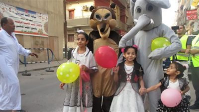 هدايا وبلاليين من شباب الكنيسة المرقصية ببني سويف لأطفال الإخوة المسلمين عقب صلاة عيد الأضحى