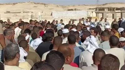 تشييع جثمان طالب سقط عليه عجل أضحية من الطابق الثاني ببني سويف