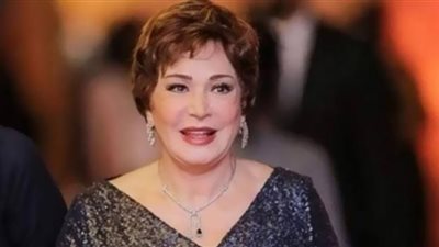 لبلبة تثير الجدل.. فستان قصير وظهور جرئ (صور)