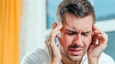 دراسة: الصداع المتكرر علامة على ارتفاع نسبة الكوليسترول في الدم