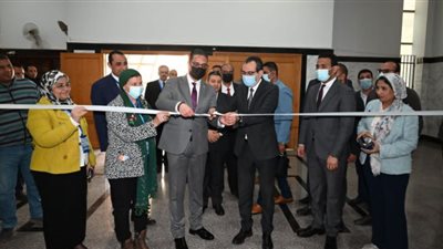 محافظ الفيوم ورئيس الجامعة يفتتحان معرض الحرف التراثية