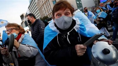تصاعد الاحتجاجات في الأرجنتين .. و17 دولة تتخلف عن سداد ديونها
