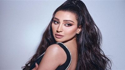 جيسي عبدو تهوس متابعيها بالشامبين (شاهد)