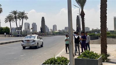 احتفالات الشباب على كوبرى قصر النيل في ثاني أيام عيد الأضحى ( صور)