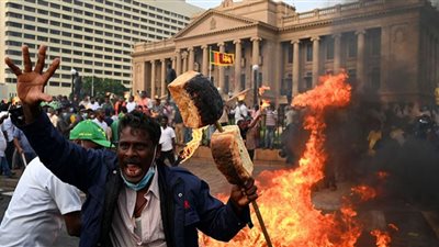 وزير الاستثمار السريلانكي يُقدّم استقالته من منصبه إثر الاحتجاجات العارمة