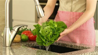 لسبب خطير.. نوع خضار ممنوع غسله قبل الأكل